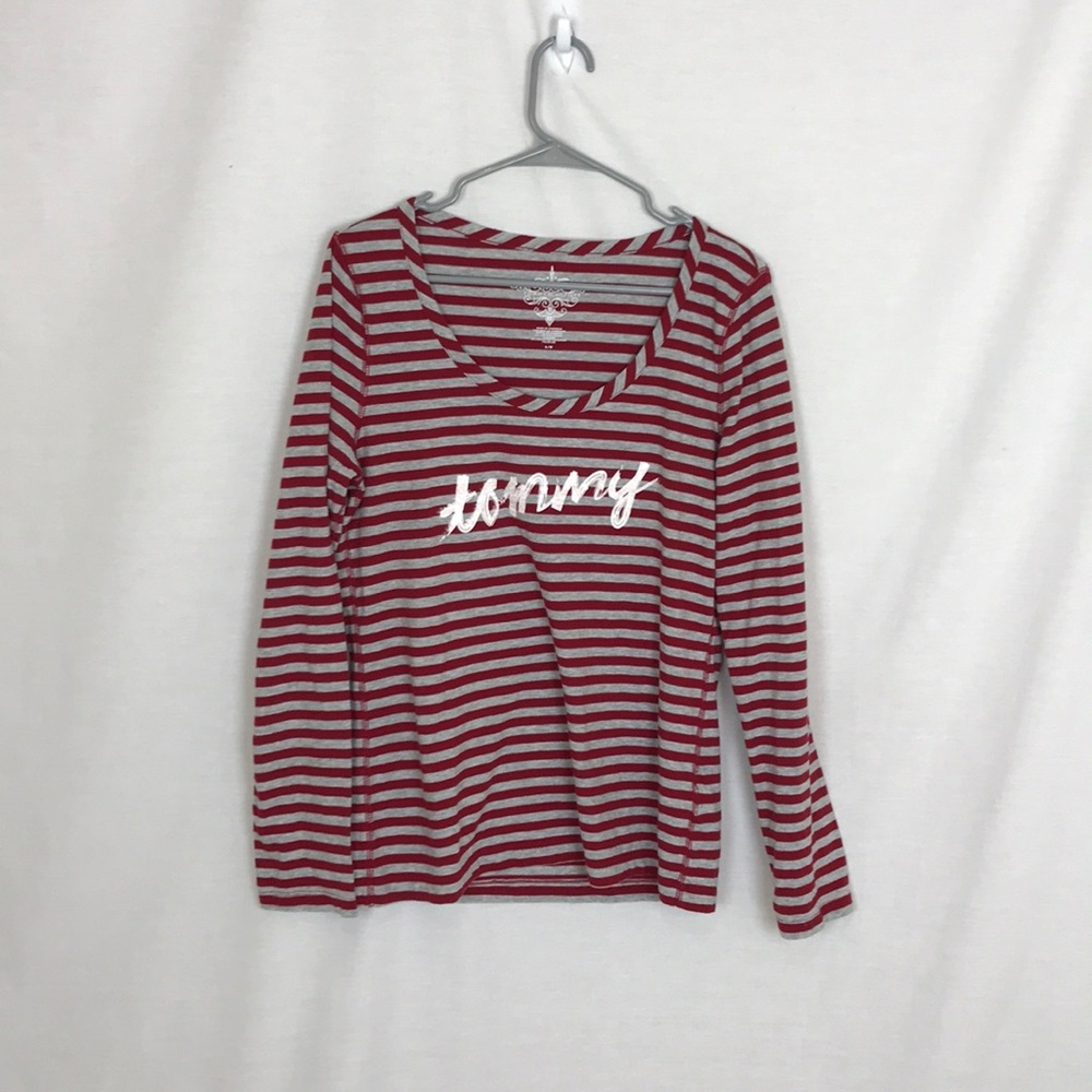 3/30 Tommy Hilfiger graphic long sleeve shirt